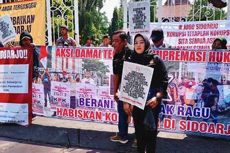 Warga Sidoarjo Demo, Galang Dana untuk Tiket Muhdlor ke KPK
